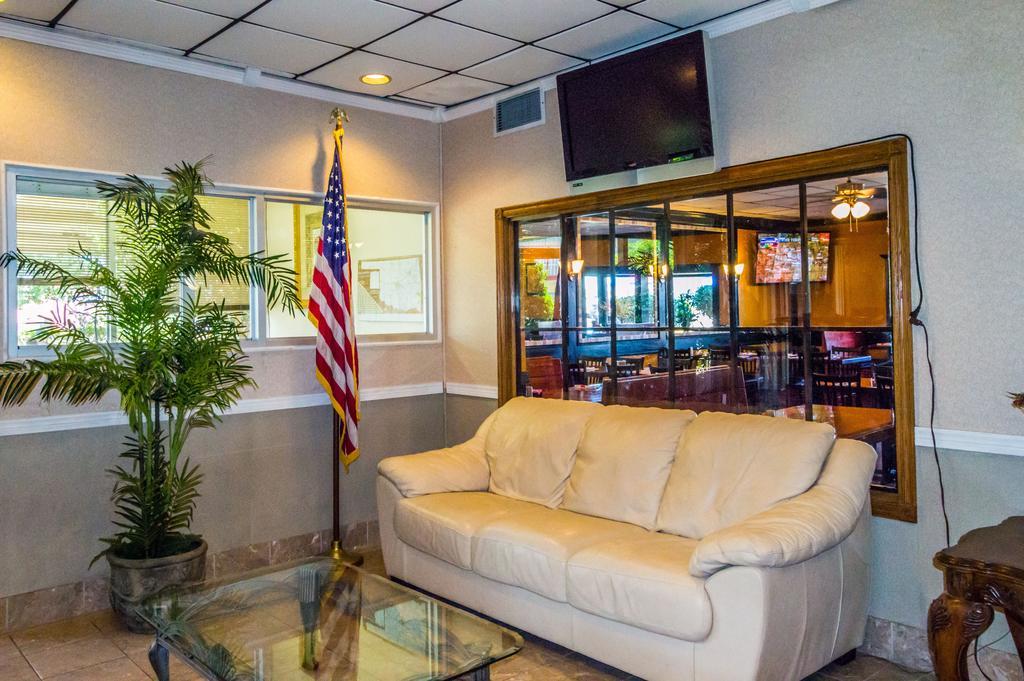 Executive Inn Hotel And Conference Center Lawton Extérieur photo