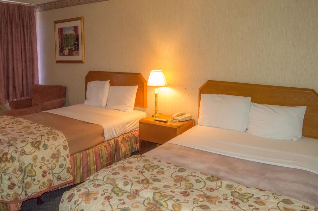Executive Inn Hotel And Conference Center Lawton Chambre photo