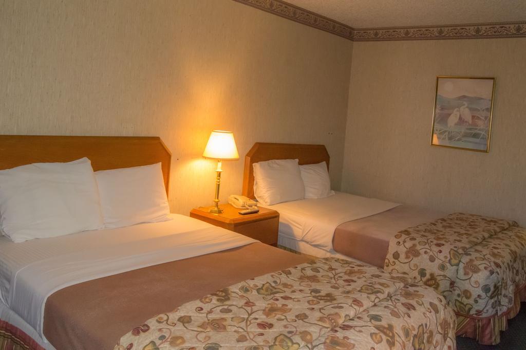Executive Inn Hotel And Conference Center Lawton Chambre photo