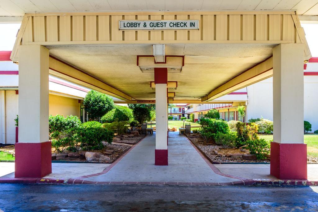 Executive Inn Hotel And Conference Center Lawton Extérieur photo