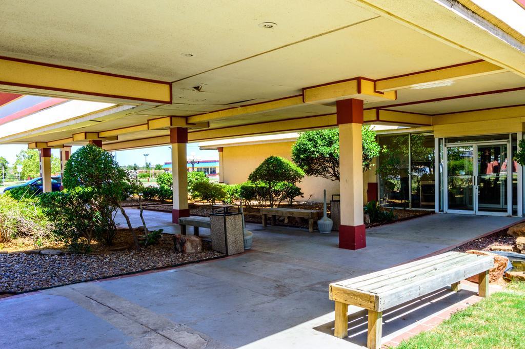 Executive Inn Hotel And Conference Center Lawton Extérieur photo