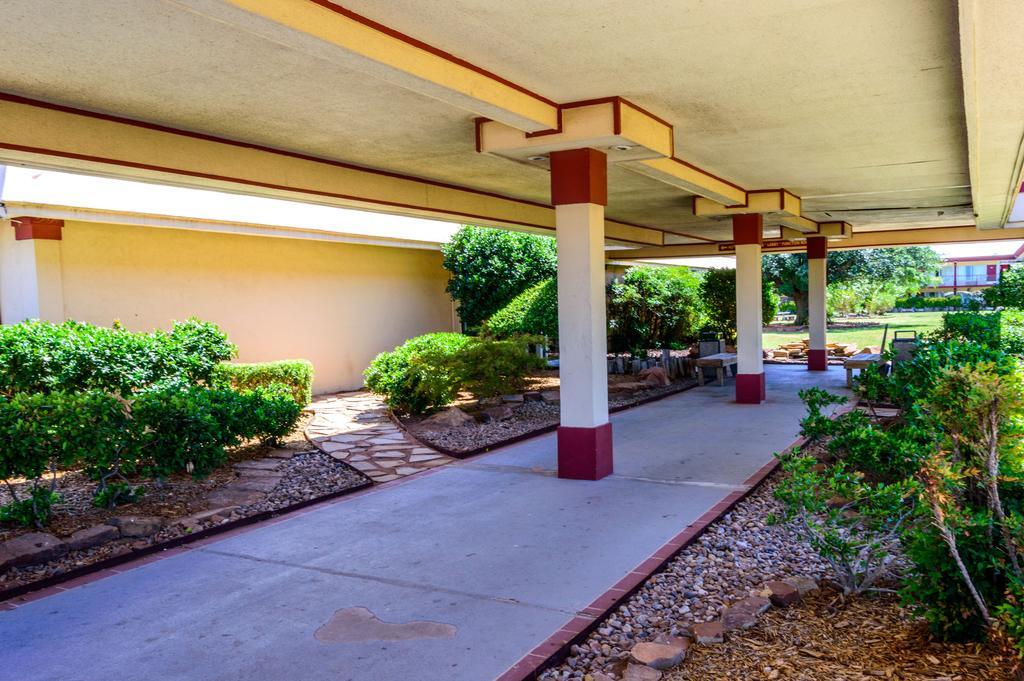 Executive Inn Hotel And Conference Center Lawton Extérieur photo